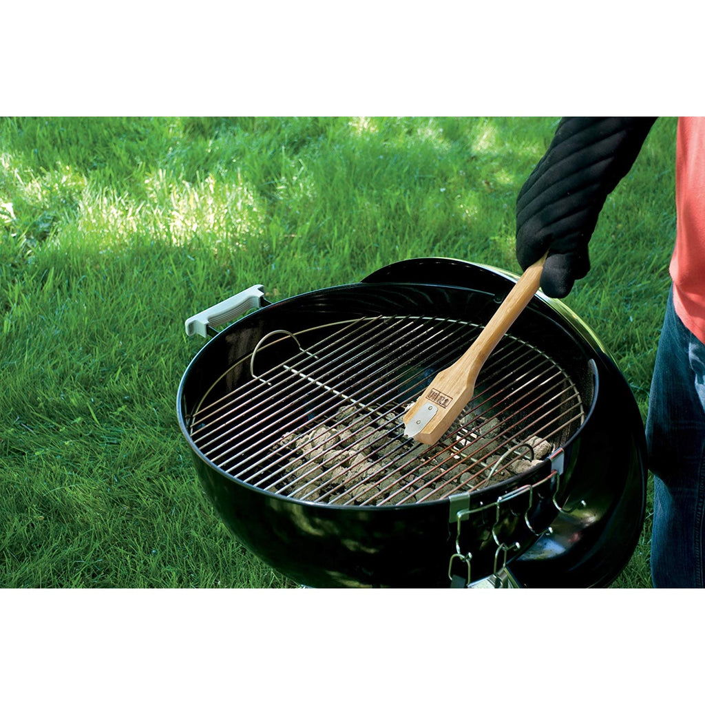 Купи Четка за барбекю WEBER® 30cm за 24 лв. само от Nika.bg