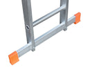 Алуминиева стълба трираменна STS с оранжеви гумени крака за стабилност и безопасност при работа.