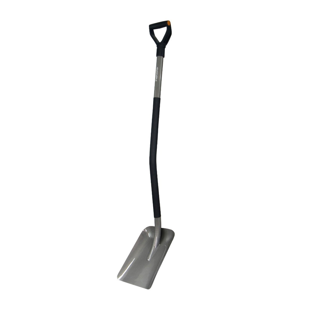 Alt Tag: Загребваща лопата Fiskars Ergonomic™ с дълга ергономична дръжка и Y-образен захват за лесно преместване на пясък и чакъл