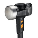 Чук за разбиване и къртене Fiskars IsoCore™ 5.76 kg размер XL — близък план на закалена клиновидна глава и дръжка с IsoCore™ амортизация