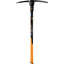 Кирка Fiskars Pro IsoCore™, размер L с патентована IsoCore система и оранжева дръжка за намаляване на вибрациите при копаене