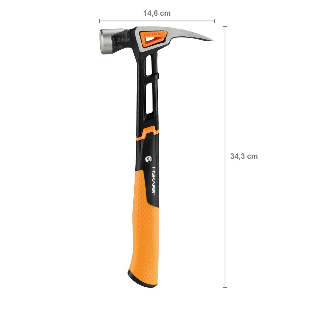 Alt Tag: Универсален чук Fiskars IsoCore™ размер L – 34.3 cm с оранжева дръжка, IsoCore™ система против вибрации и нокторез за довършителни работи