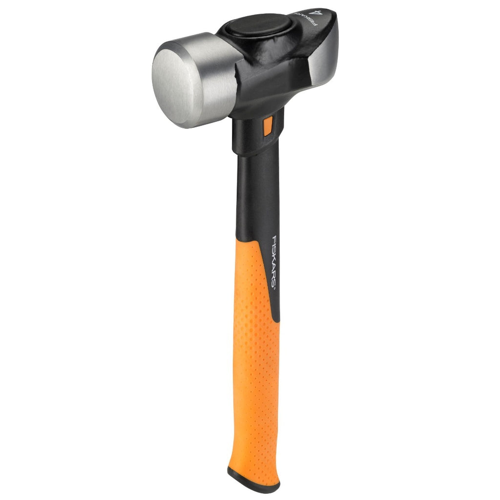 Строителен чук Fiskars IsoCore™ размер L с IsoCore™ дръжка и кована глава, оранжево-черна ергономична ръкохватка