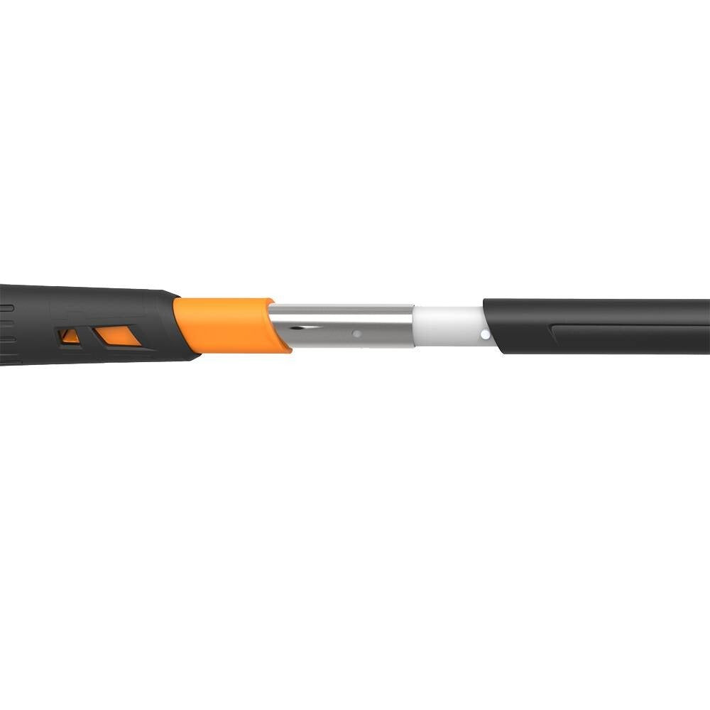 Чук за разбиване и къртене Fiskars IsoCore™ 4.76 kg размер L – близък план на дръжката с оранжеви и черни амортизиращи елементи