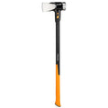 Alt Tag: Чук за цепене Fiskars IsoCore™, размер XXL с дълга дръжка, кована стоманена глава и IsoCore система против вибрации
