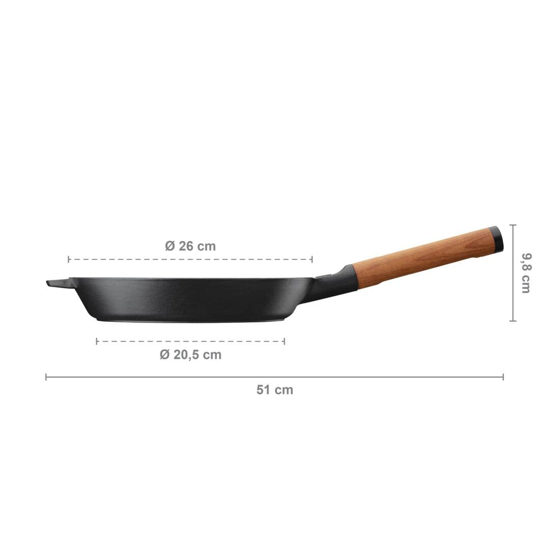 Чугунен тиган Fiskars Norden 26 см със здрав дървен дръжка, емайлирано тяло с Thermium™ покритие и размери Ø26 см