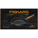 Чугунен грил тиган Fiskars Norden 26 см с емайлирано Thermium покритие и дървена дръжка, подходящ за високи температури