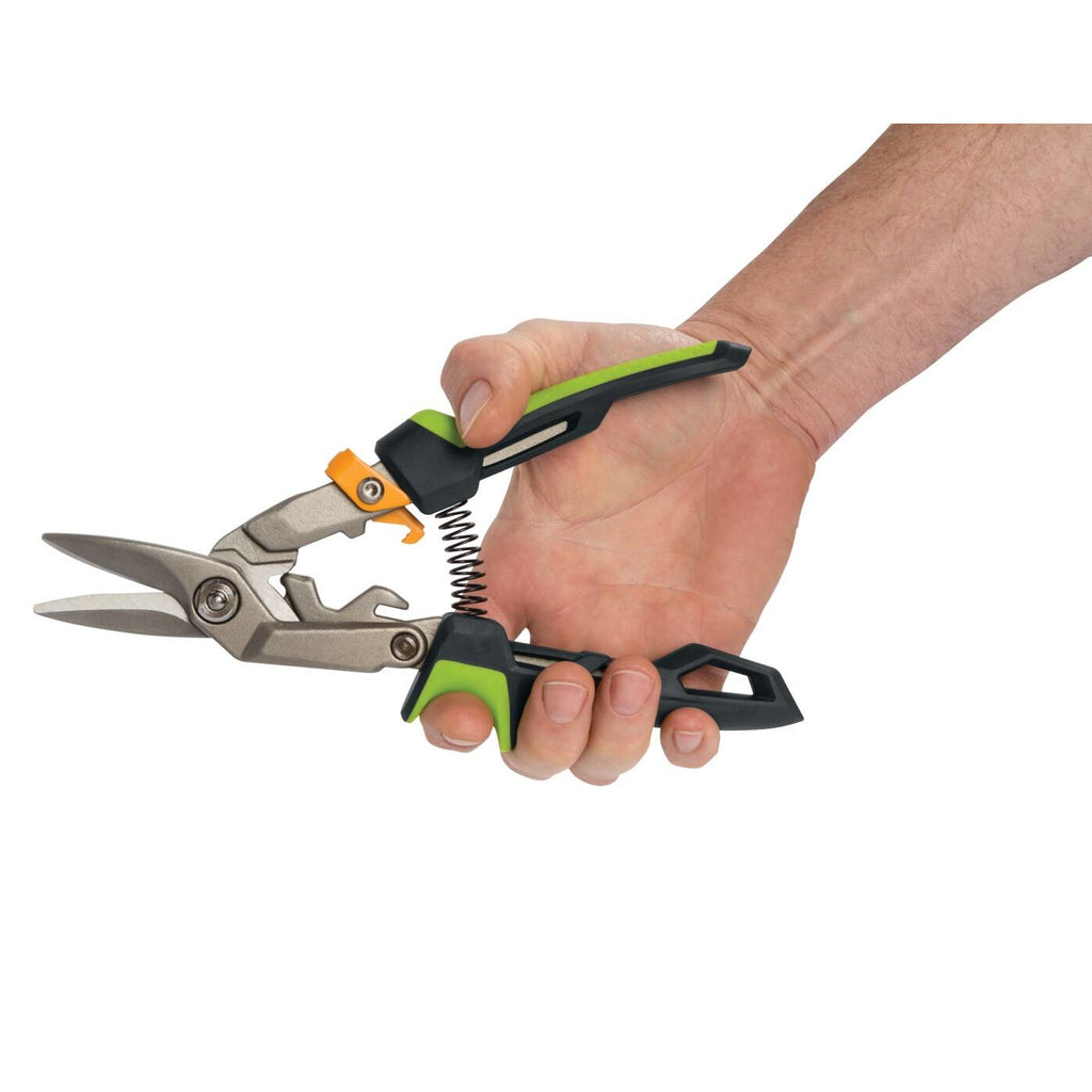 Ножица за ламарина с извити остриета Fiskars PowerGear™, за дясно рязане в ръка, показваща ергономични дръжки и пружинна механика