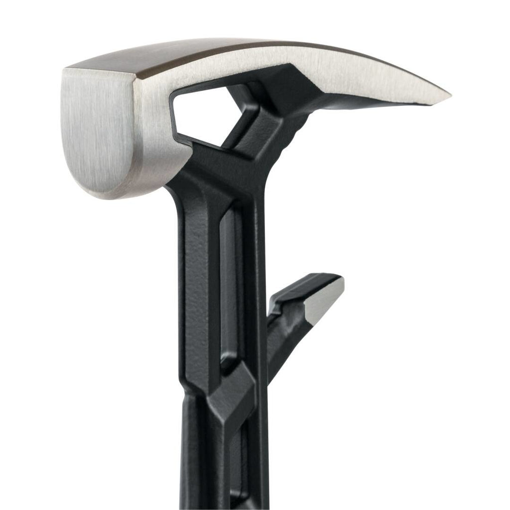 Alt Tag: Чук за разбиване и къртене Fiskars IsoCore™ 1.44 kg размер M с издръжливо метално чело и заоблен пикел за къртене и изваждане на пирони