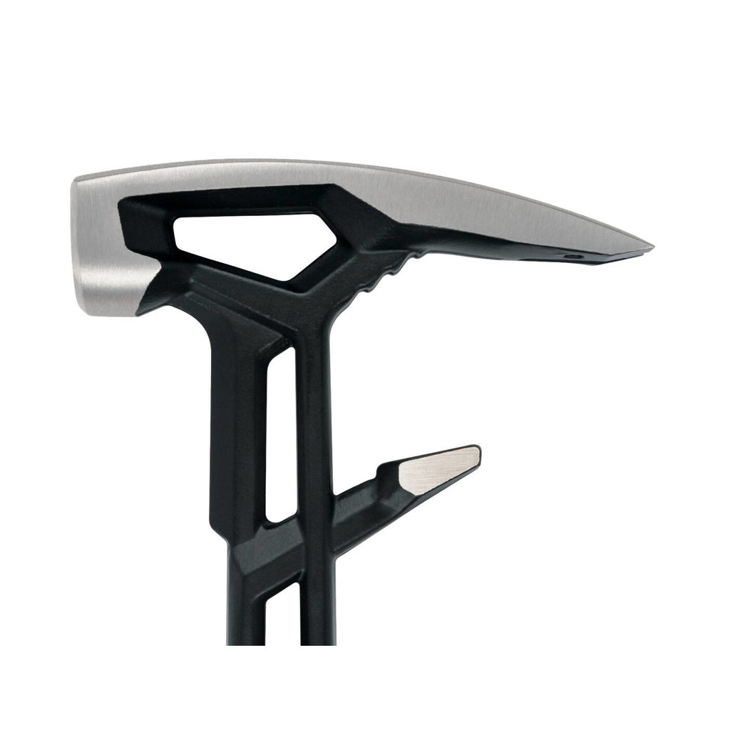 Alt Tag: Чук за разбиване и къртене Fiskars IsoCore™ 1.44 kg размер M - детайл на глава и клюн с IsoCore™ анти-вибрационна система