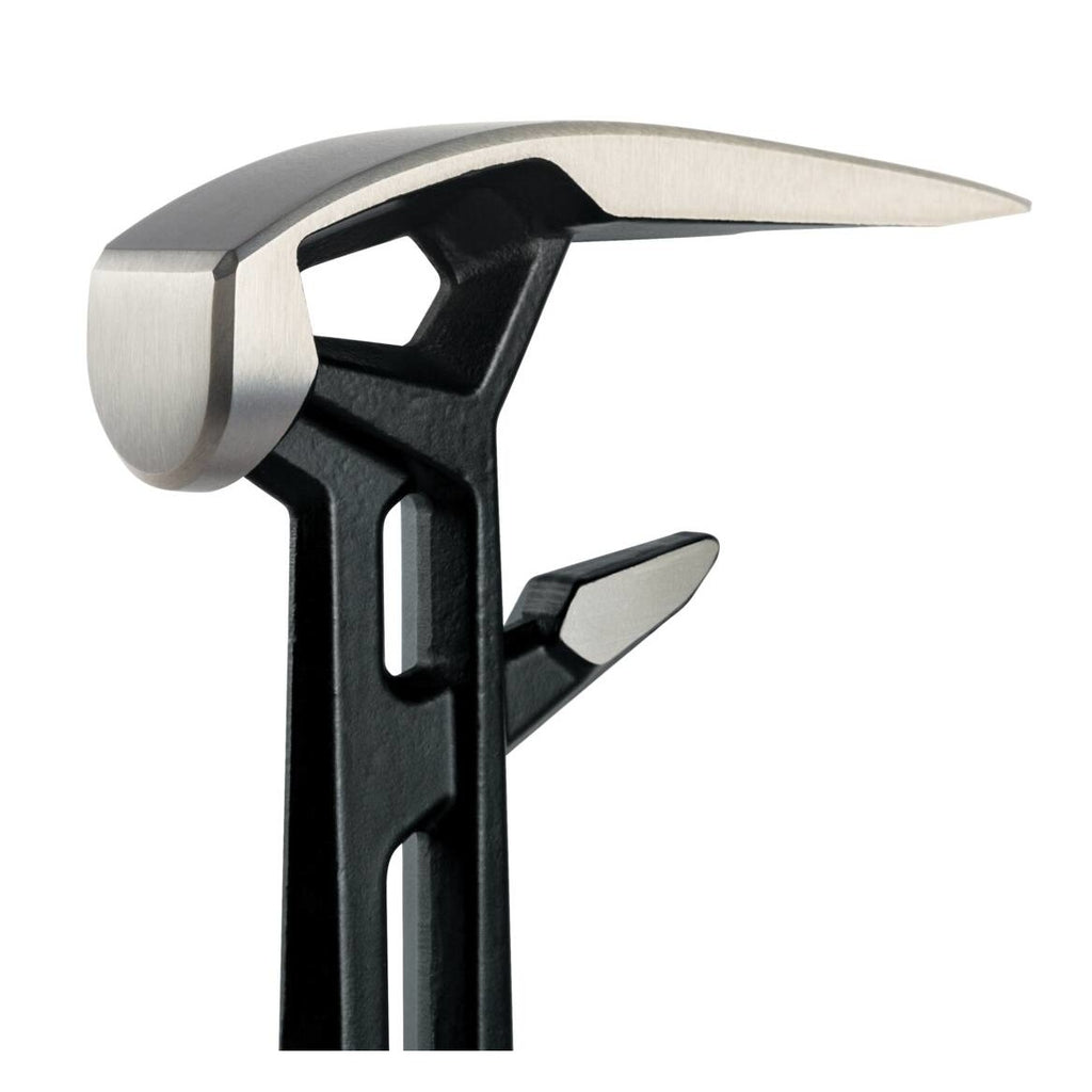 Alt Tag: Чук за разбиване и къртене Fiskars IsoCore™ 2.61 kg размер L – близък план на стоманена глава и перфектно оформен носец