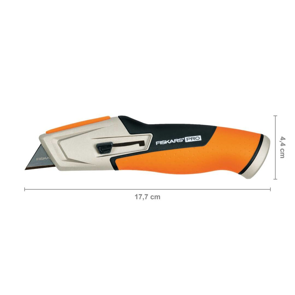 Макетен нож с прибиращо се острие Fiskars Pro CarbonMax™ с ергономична дръжка и заключващ механизъм, измерения 17,7 cm x 4,4 cm