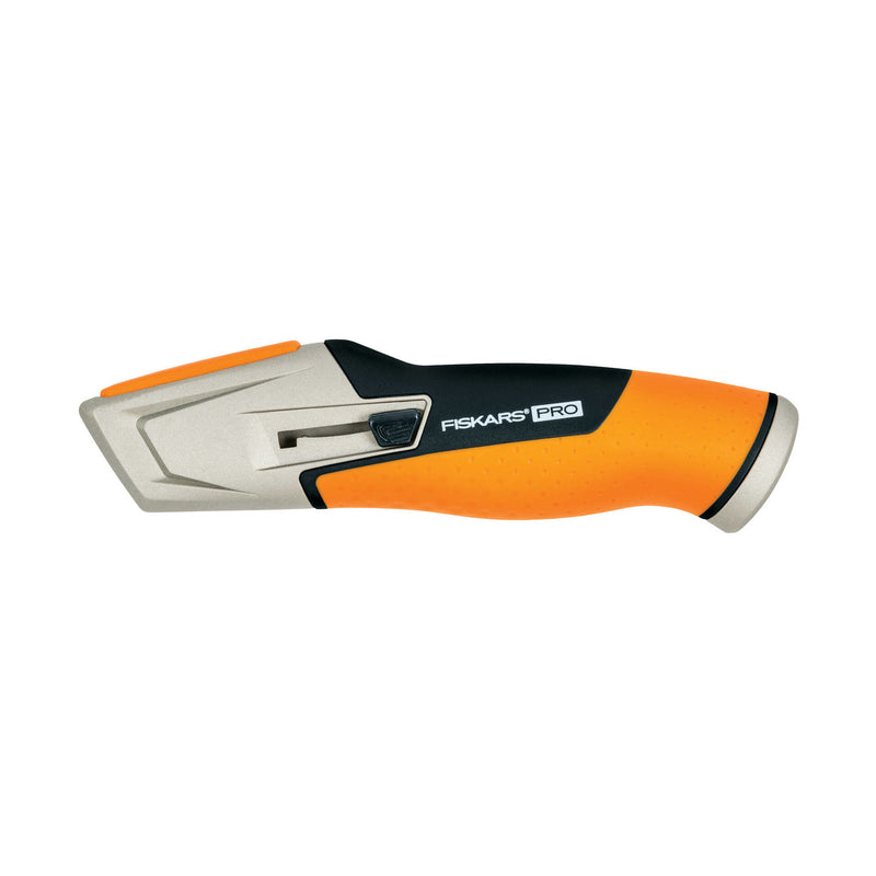 Макетен нож с прибиращо се острие Fiskars Pro CarbonMax™ в оранжево-черен удароустойчив корпус с бутон за заключване