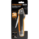Макетен нож за гипсокартон CarbonMax™ 1027226 - Fiskars Pro с трион и универсално острие, заключващ механизъм и ергономична мека дръжка