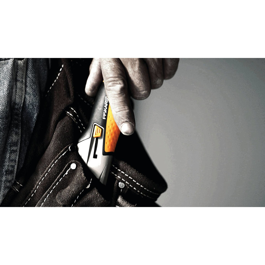 Резервни остриета CarbonMax™, 10 броя в ръчен макетен нож Fiskars Pro с оранжева дръжка, опаковка 10 броя