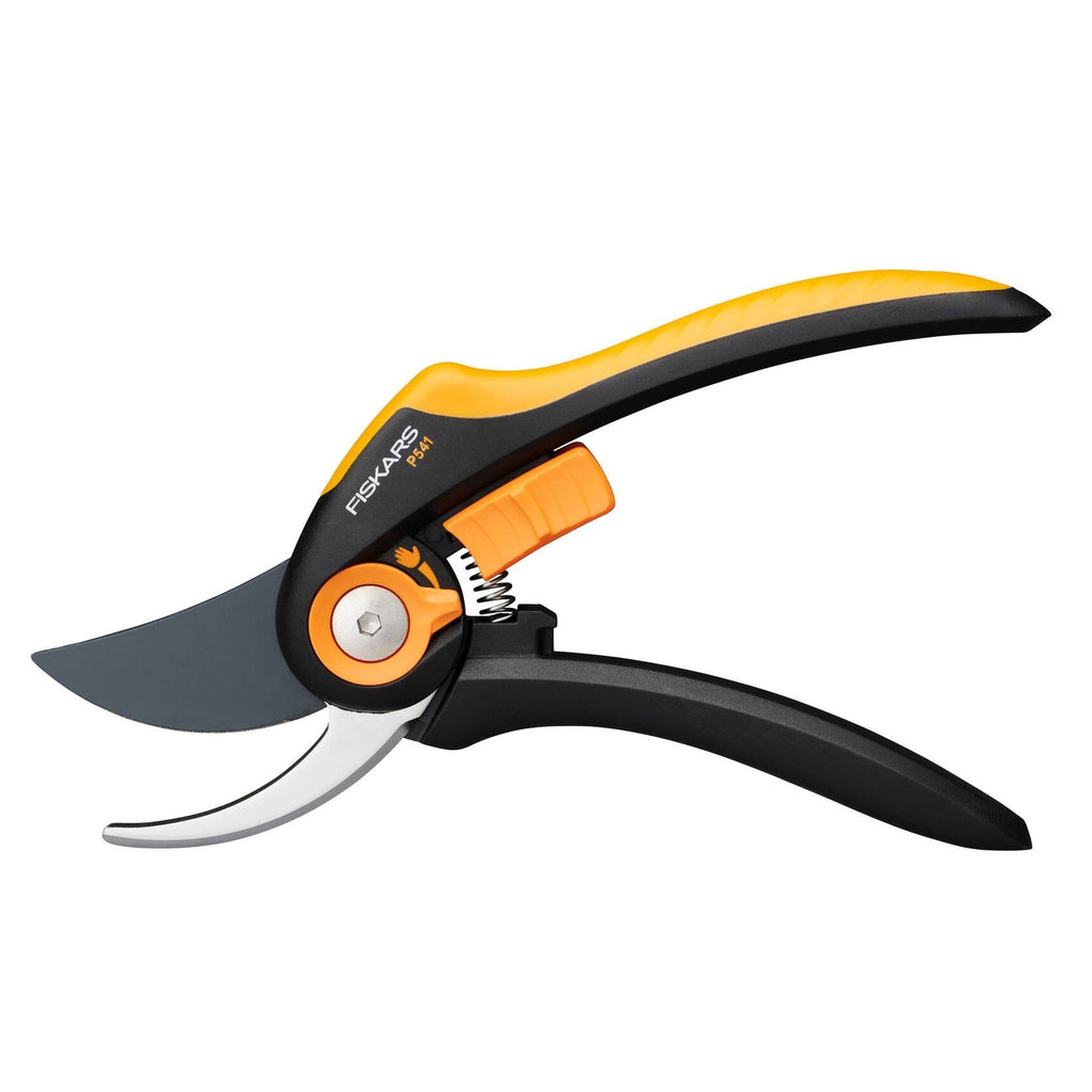 Лозарска ножица с разминаващи се остриета Fiskars Plus™ SmartFit™ P541