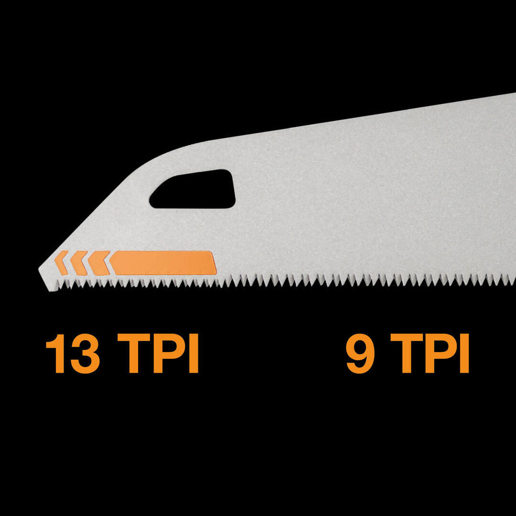 Трион Fiskars PRO PowerTooth (38 см, 9 TPI) – детайл на трион с тройно заточено острие и обозначение 13 TPI и 9 TPI