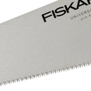 Трион Fiskars PRO PowerTooth (38 см, 9 TPI) – близък план на тройно заточено стоманено острие с индукционно закалени зъбци и покритие против ръжда