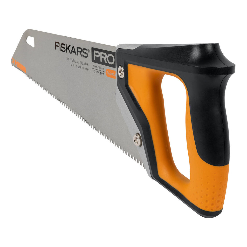 Трион Fiskars PRO PowerTooth (38 см, 9 TPI) с тройно заточено острие, индукционно закалени зъбци и ергономична оранжево-черна дръжка