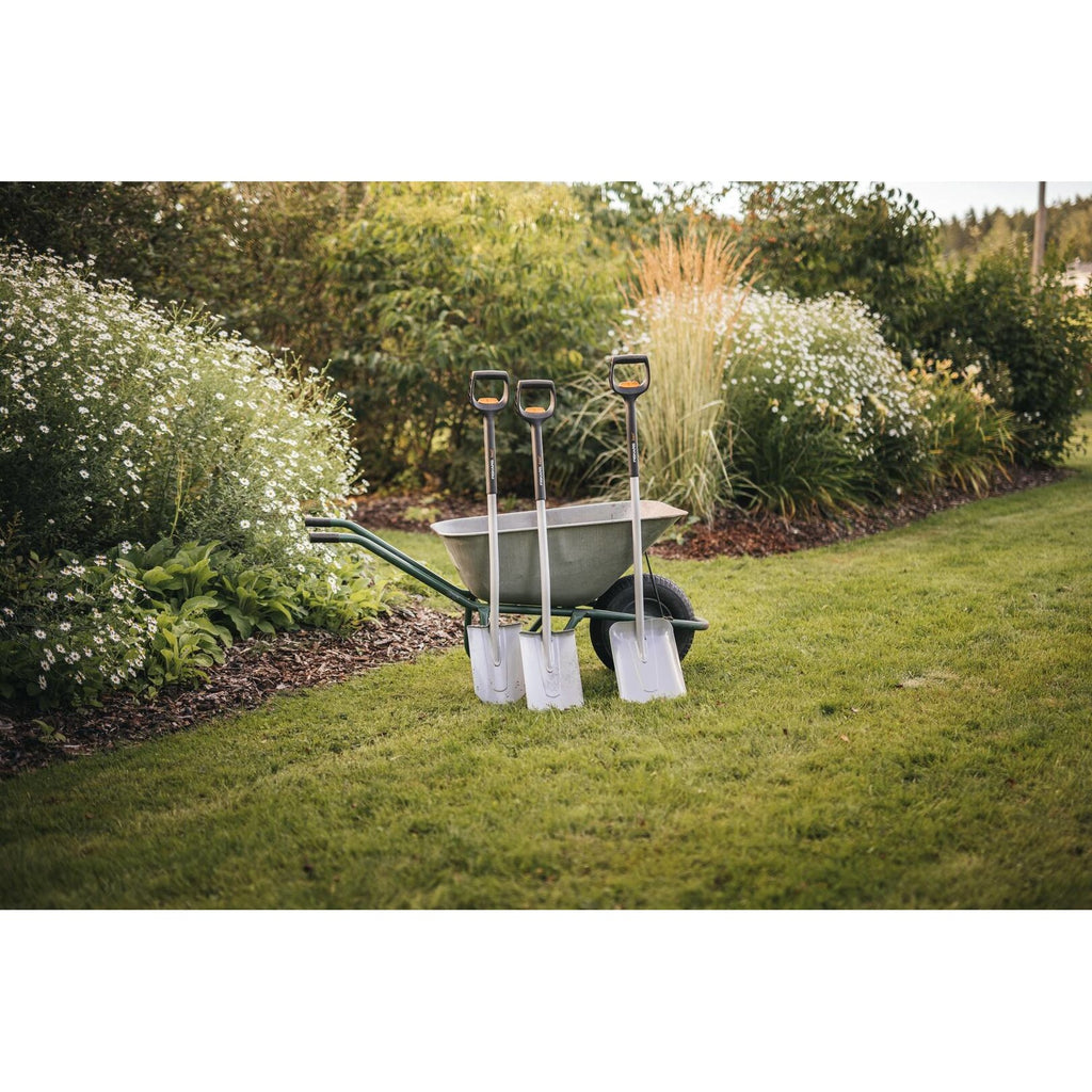 Телескопична заострена лопата Fiskars Xact™ - Nika.bg