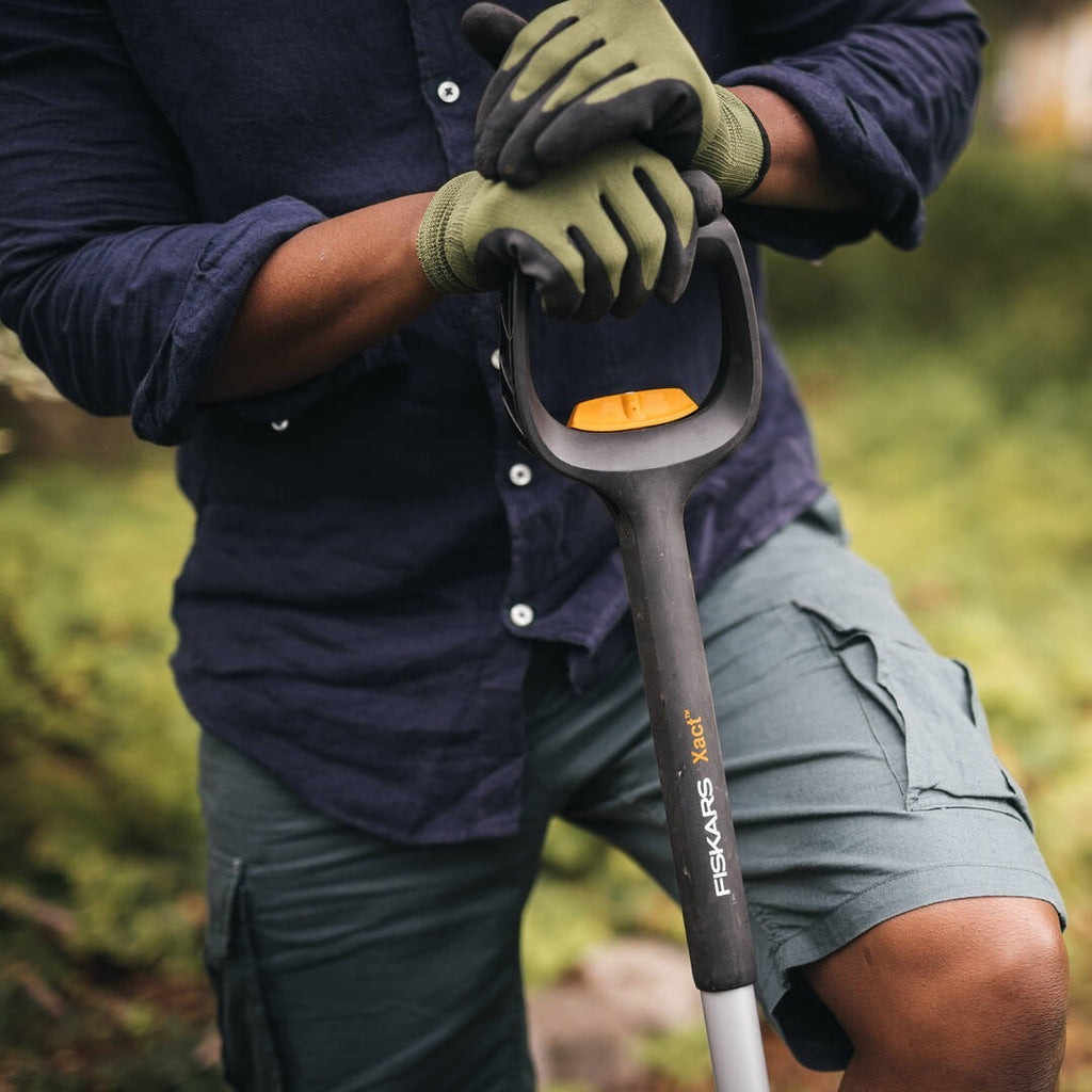Телескопична заоблена лопата Fiskars Xact™ - Nika.bg