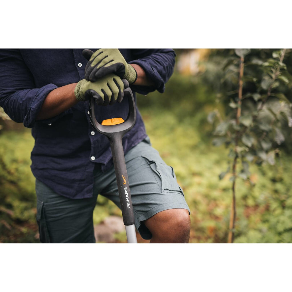 Телескопична заострена лопата Fiskars Xact™ - Nika.bg