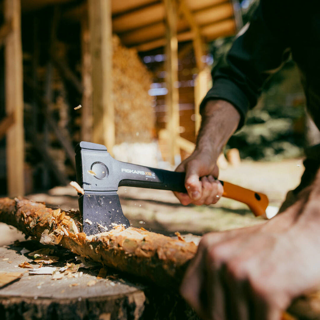 Универсална дърводелска брадва Fiskars X-series™ X18 - S - Nika.bg