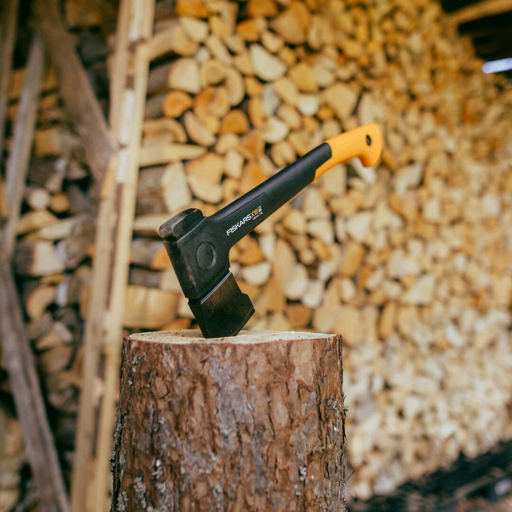 Универсална дърводелска брадва Fiskars X-series™ X18 - S - Nika.bg