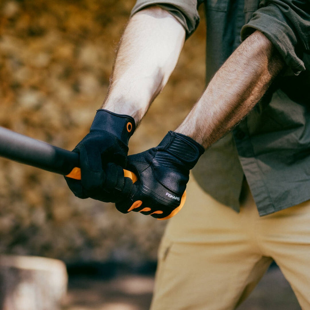 Защитни ръкавици FISKARS за работа с брадва и ръчни инструменти, размер 10 - Nika.bg