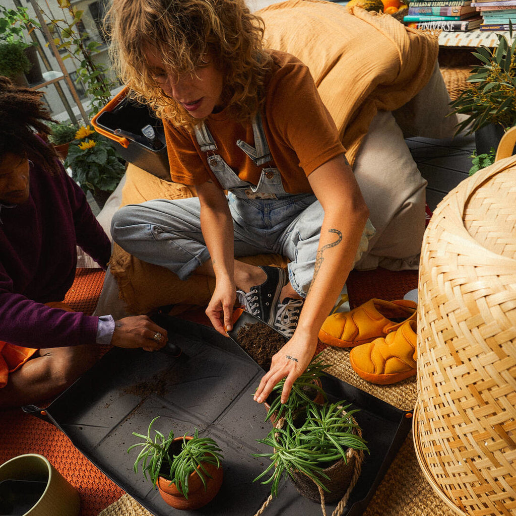Комплект лопатка за засаждане и четка Fiskars Urban, 20.6 см