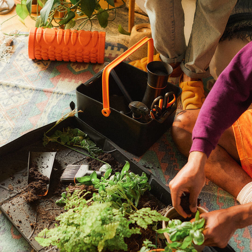 Кутия с градински инструменти Fiskars Balcony Toolbox 7 части - Nika.bg