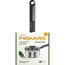 Касерола Fiskars Functional Form 1.5 литра от неръждаема стомана с плосък стъклен капак, вътрешна скала и вградена цедка