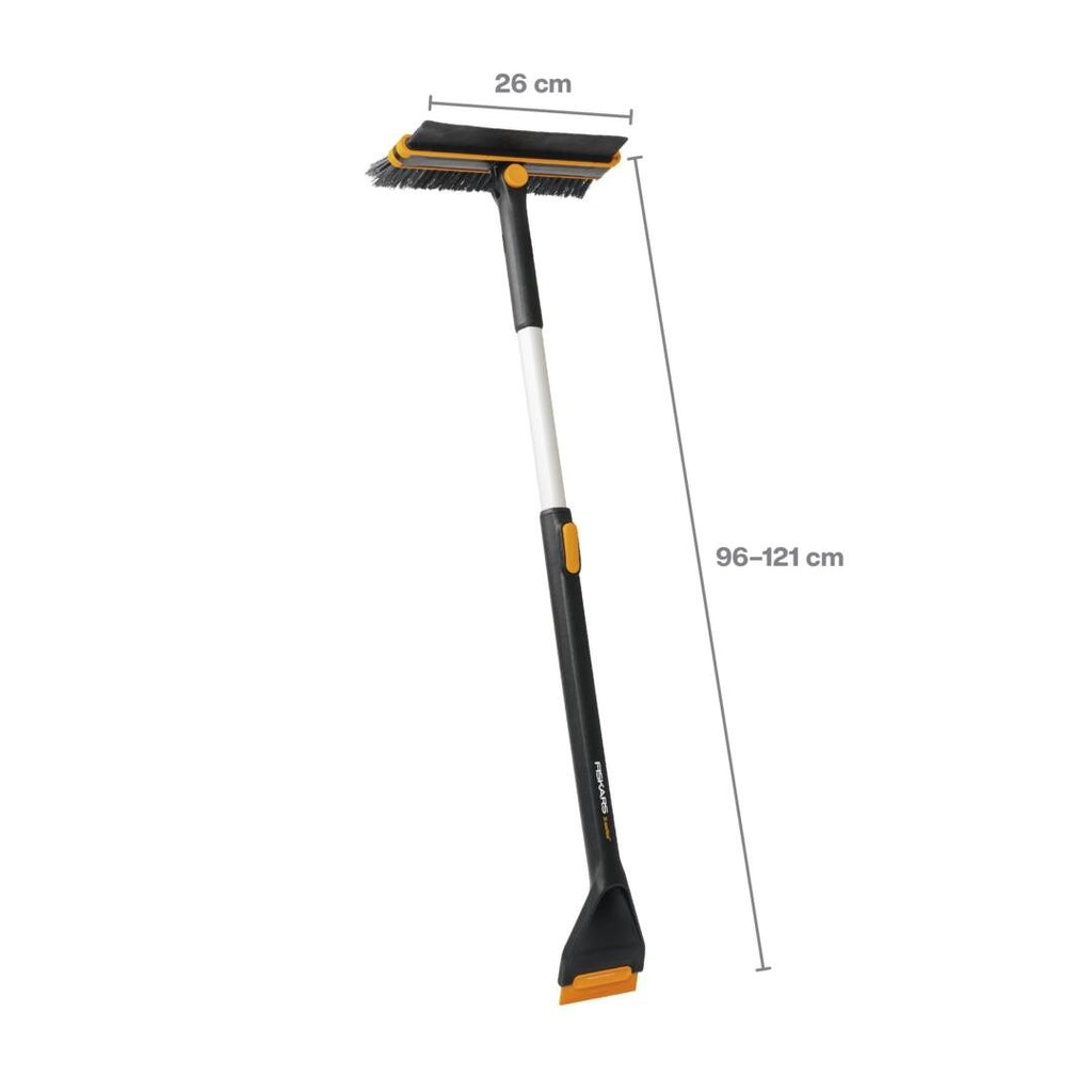 Телескопична въртяща се четка и стъргалка Fiskars X-series™ 96–121 см - Nika.bg