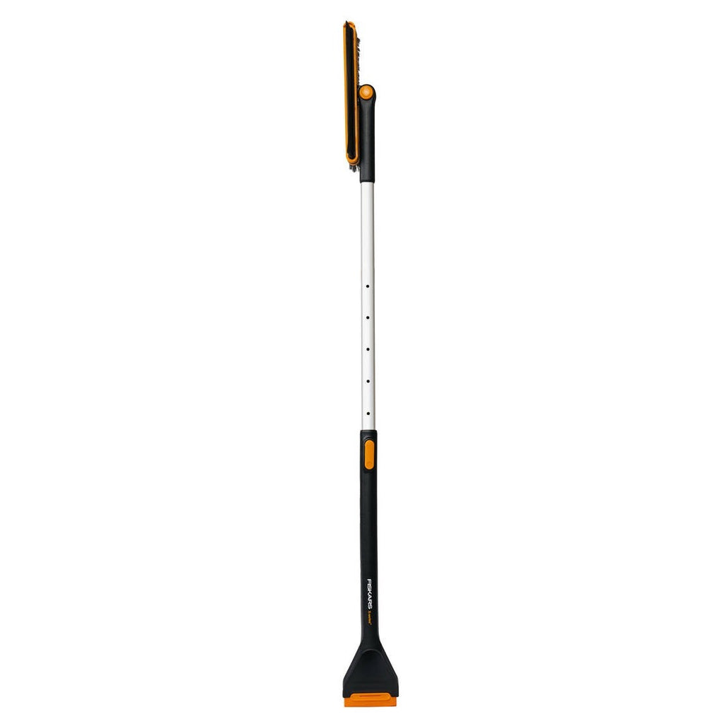 Телескопична въртяща се четка и стъргалка Fiskars X-series™ 96–121 см - Nika.bg