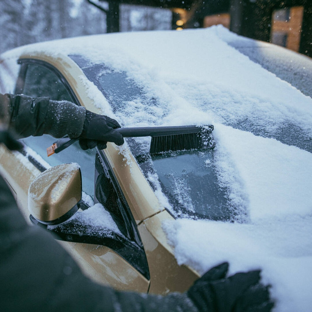 Четка и стъргалка за лед Fiskars Solid™ 47 см