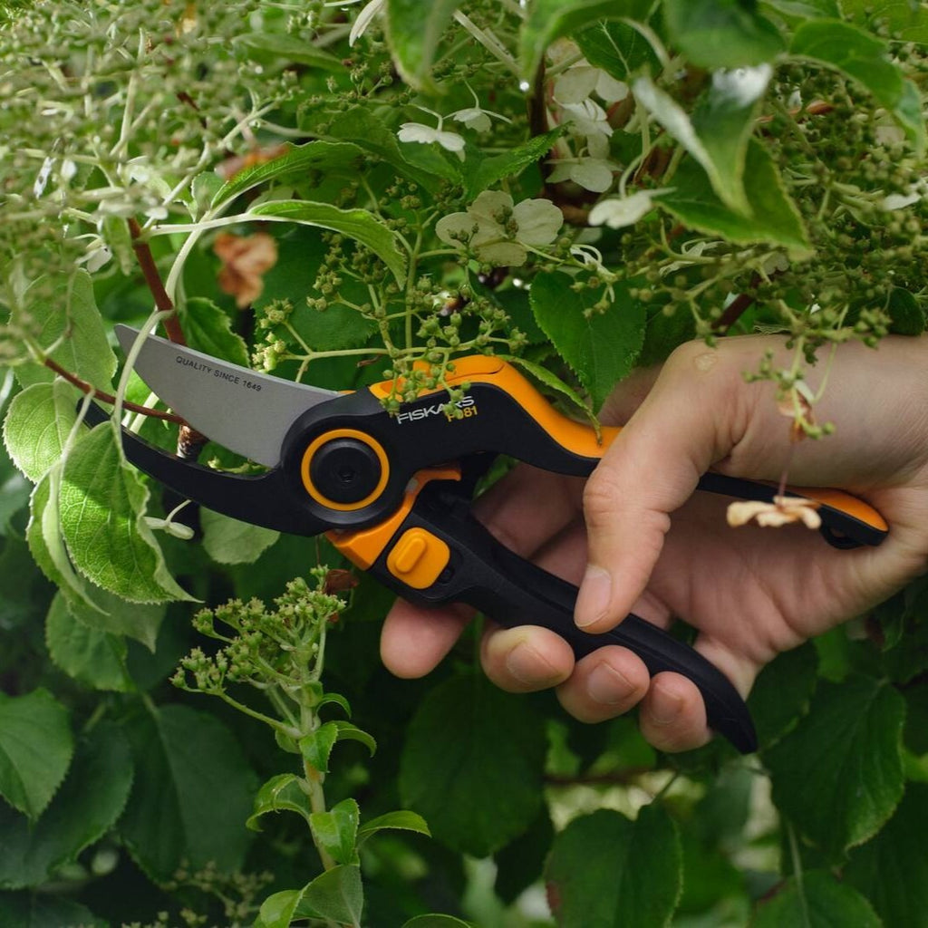 Лозарска ножица Fiskars X-Series DualAction™ P981