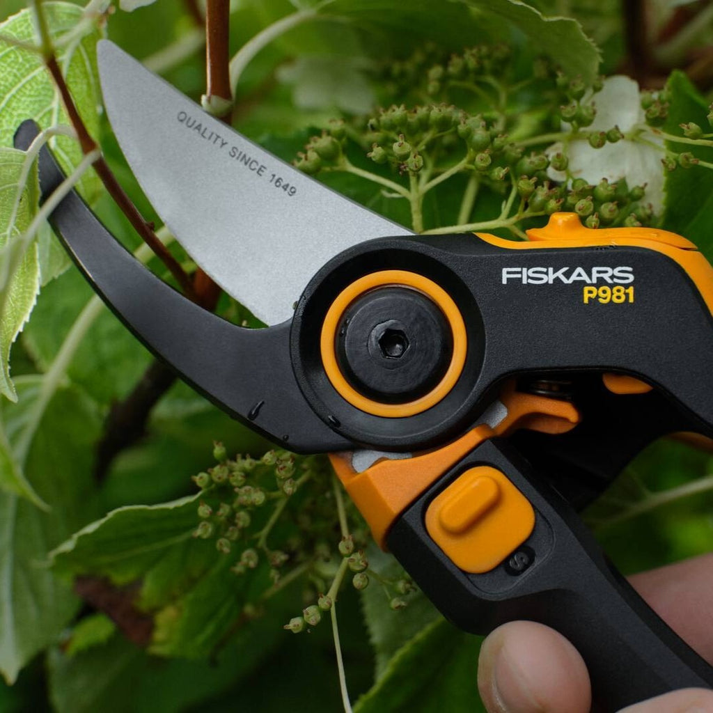 Лозарска ножица Fiskars X-Series DualAction™ P981