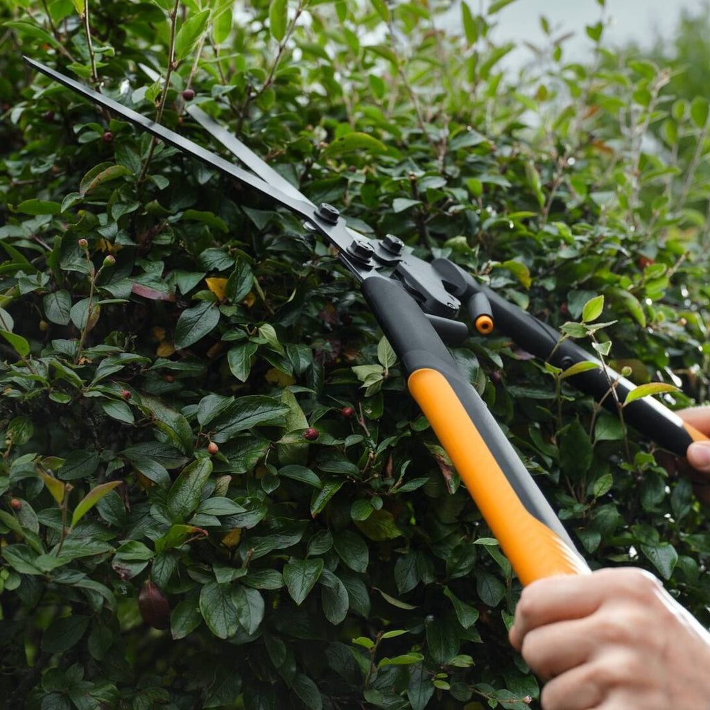 Ножица за храсти и жив плет Fiskars X-series DualAction™ HSX96 - Nika.bg