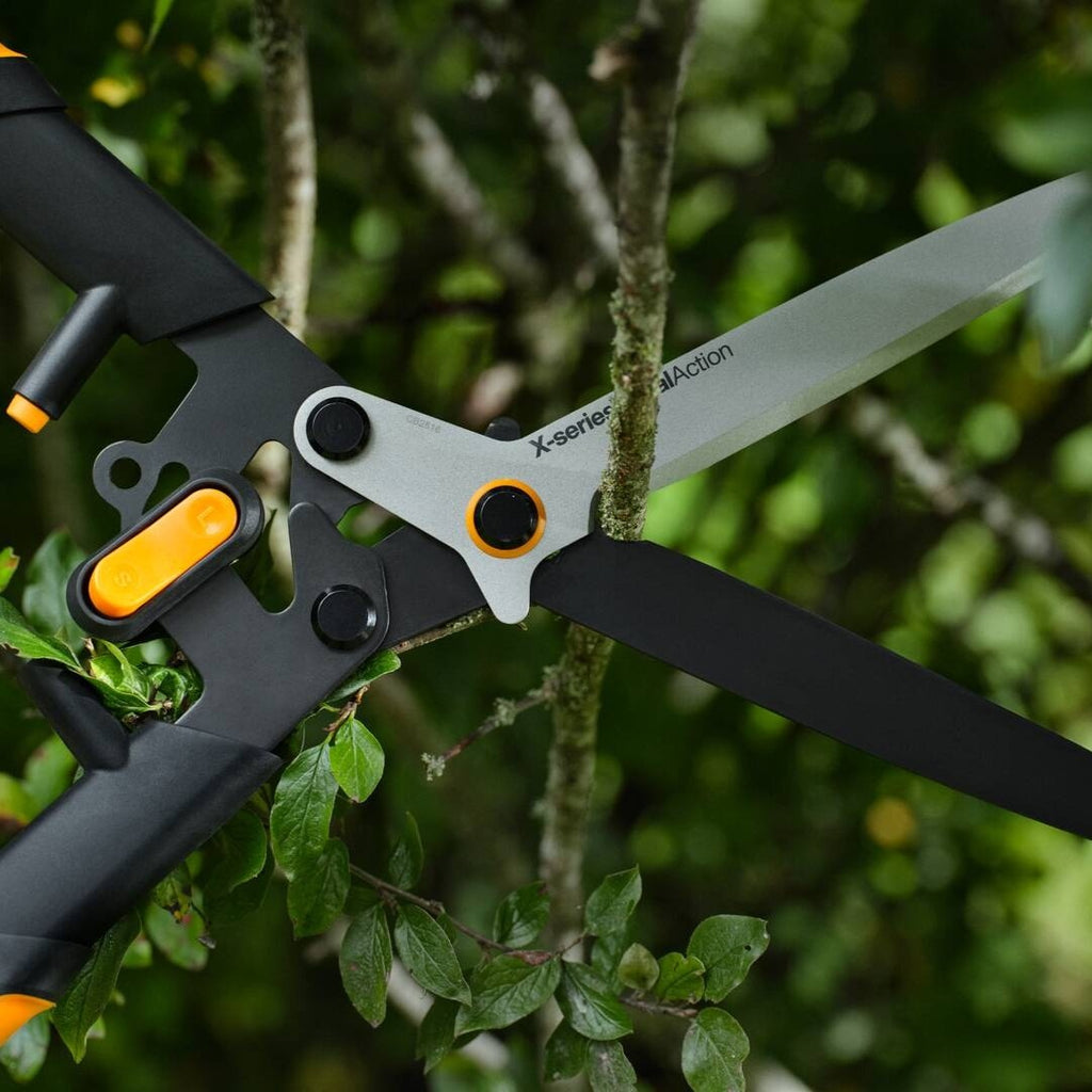 Ножица за храсти и жив плет Fiskars X-series DualAction™ HSX96 - Nika.bg