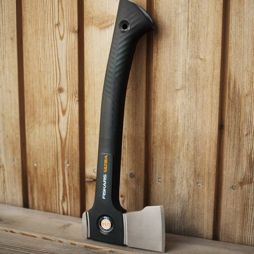 Универсална брадва за къмпинг, лов и туризъм Fiskars Ultra X-series™ U14 - XS - Nika.bg