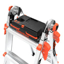 Магнитна табла за инструменти Little Giant Tool Tray XL, монтирана на стълба, с различни отделения.