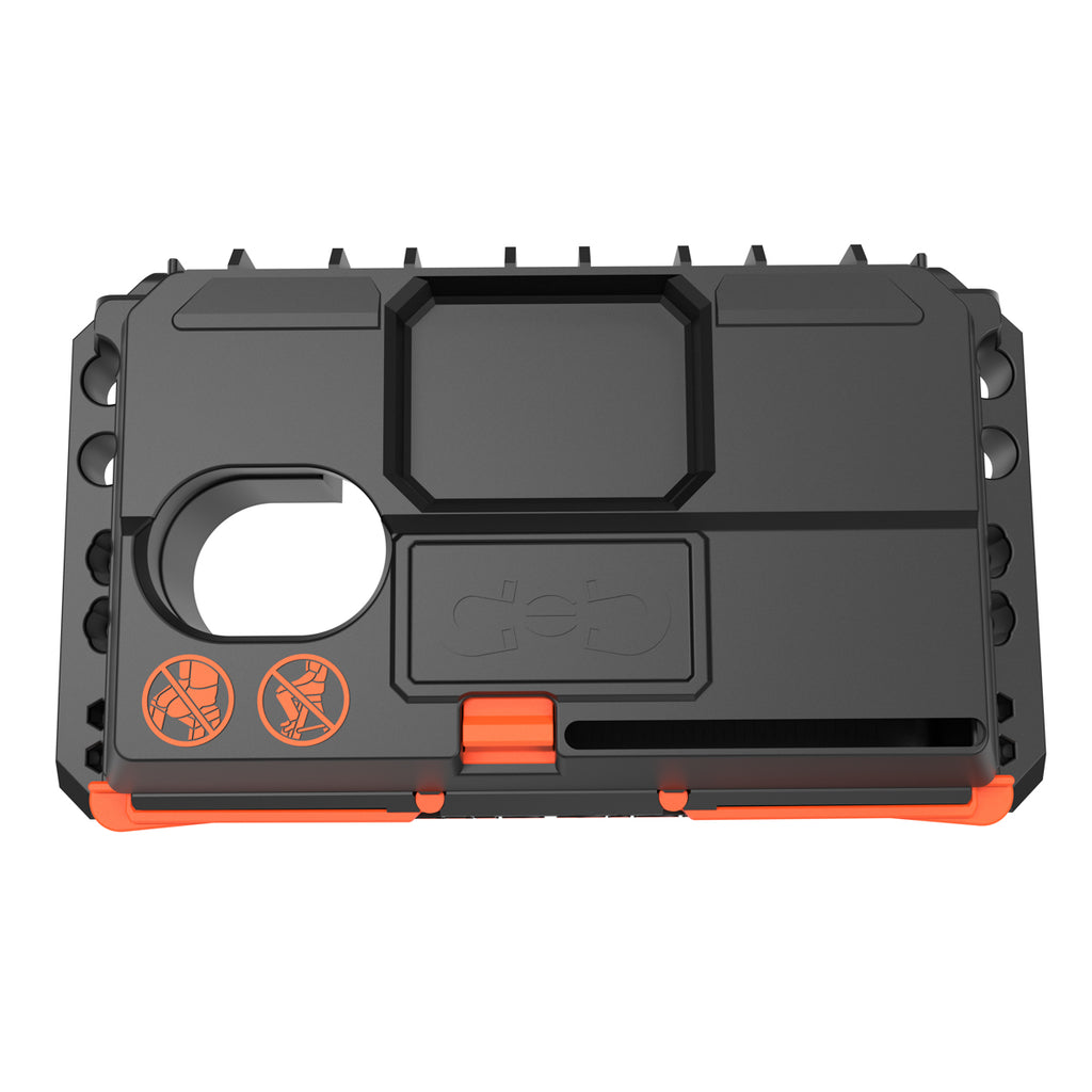 Магнитна табла за инструменти Little Giant Tool Tray XL с отделения за организиране на инструменти и аксесоари.