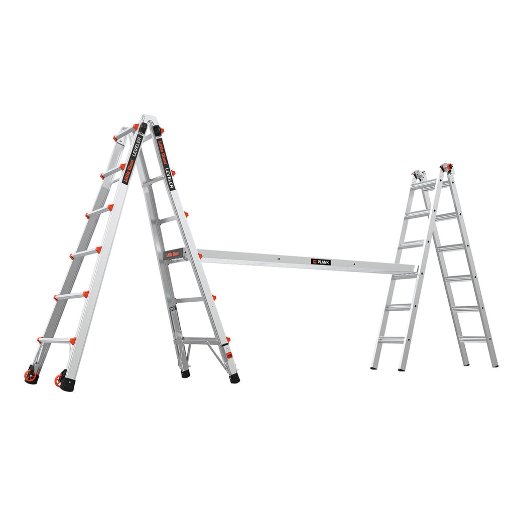 Телескопична алуминиева стълба Little Giant Leveler M26, показваща регулируеми крака за работа на неравен терен.
