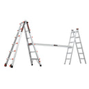 Телескопична алуминиева стълба Little Giant Leveler M26, показваща регулируеми крака за работа на неравен терен.