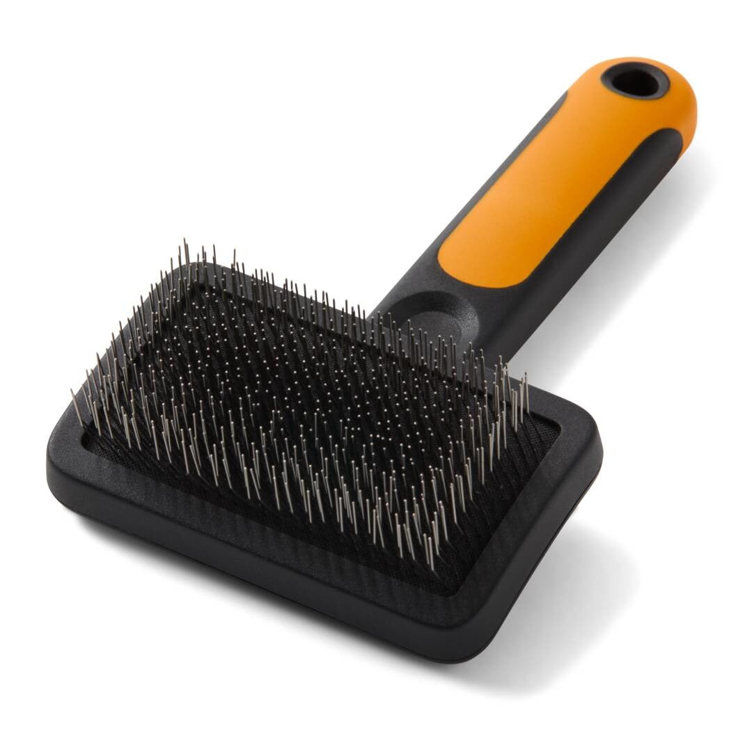 Грууминг четка Fiskars за кучета и котки - Nika.bg