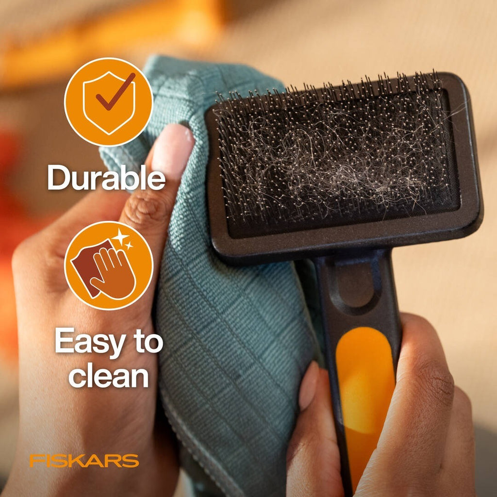 Грууминг четка Fiskars за кучета и котки - Nika.bg