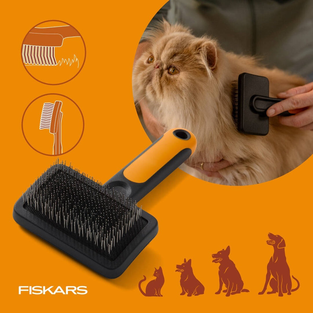 Грууминг четка Fiskars за кучета и котки - Nika.bg