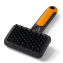 Масажна четка Fiskars за кучета и котки