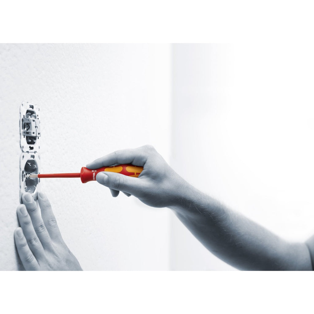 Купи Комплект отвертки WERA Kraftform Plus изолирани PZ серия за 75.35 лв. само от Nika.bg