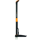 Изкоренител за плевели Xact от Fiskars, удобен инструмент за лесно премахване на нежелани плевели.